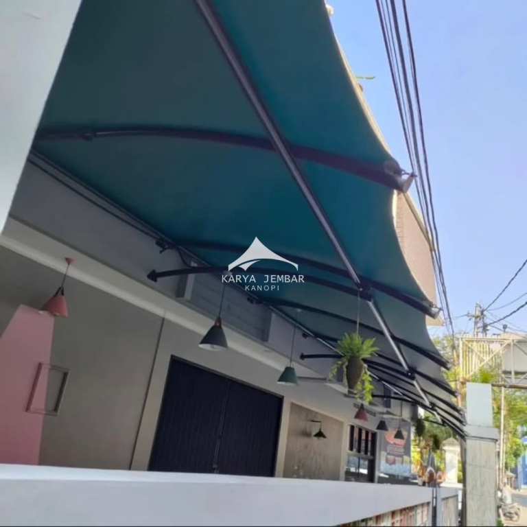 Kanopi membrane putih untuk café outdoor yang nyaman