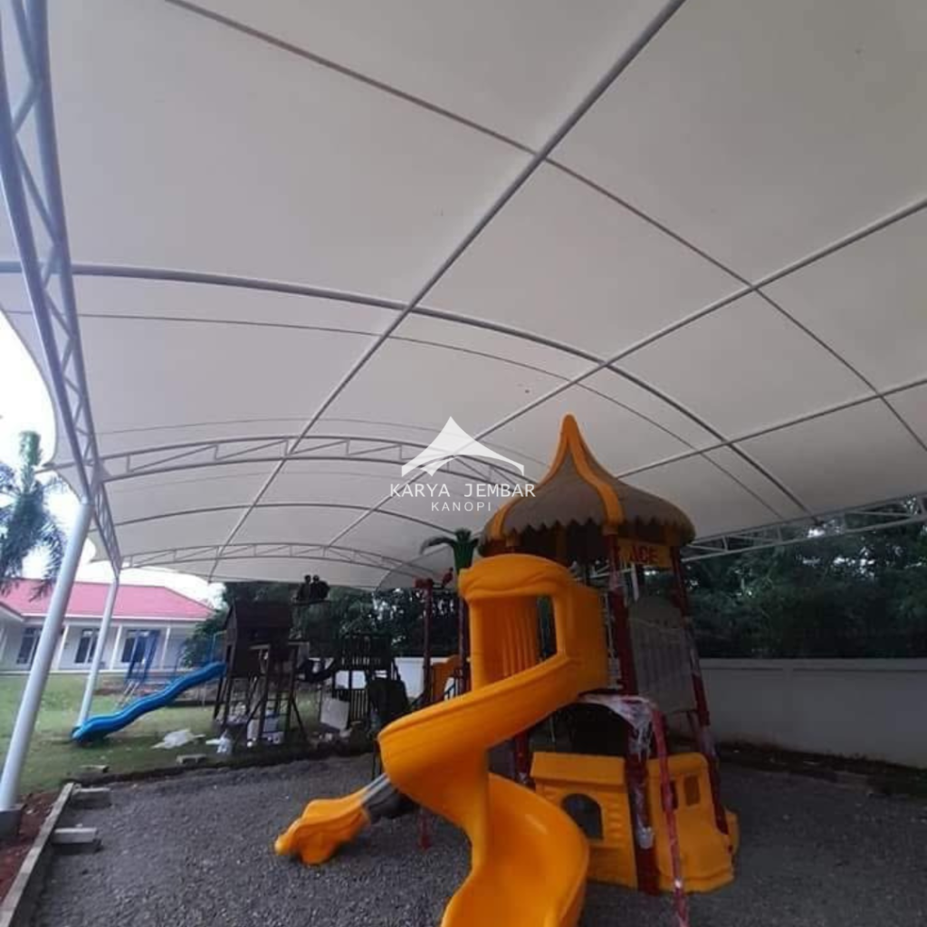Atap membrane putih untuk area outdoor café dan restoran